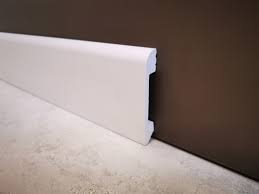 картинка Плинтус напольный полимерный UHD05/80 на клей, белый, L2.4м (12) от магазина ТНП