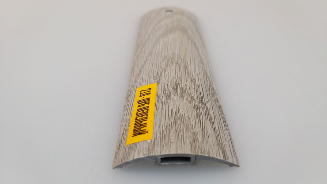 картинка Порог с монтажным каналом 42мм 0,9м "Идеал", 210 Дуб пепельный от магазина ТНП