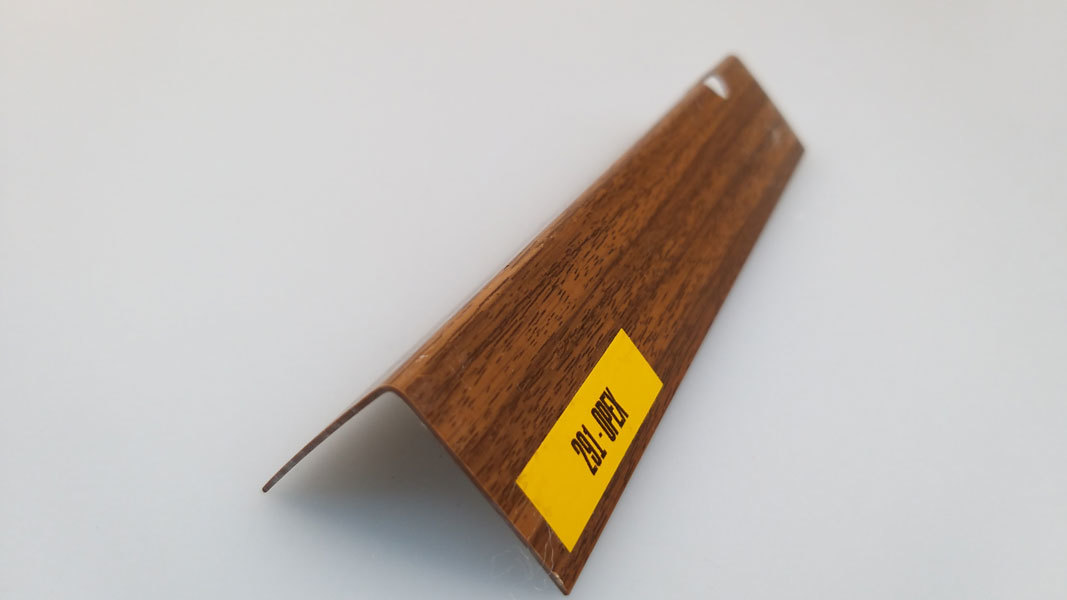 картинка Угол 20х20мм 2,7м "Идеал", 291 Орех от магазина ТНП